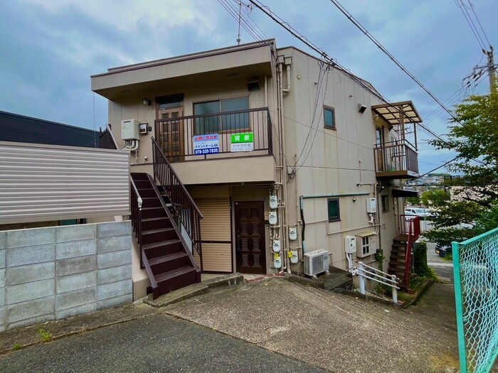 物件外観写真5　(エントランス部分)