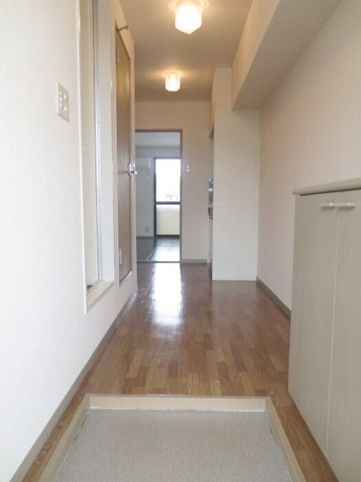 物件内観写真16　(玄関)