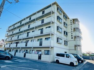 共立マンション小松里外観写真