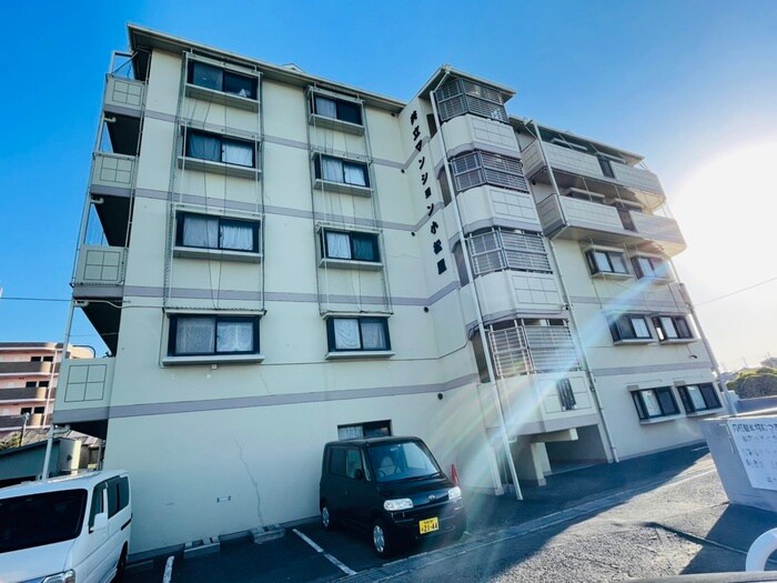 共立マンション小松里の外観写真