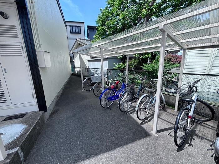 物件外観写真3　(駐輪場)