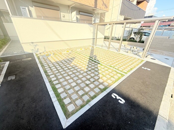 物件外観写真3　(駐車場)