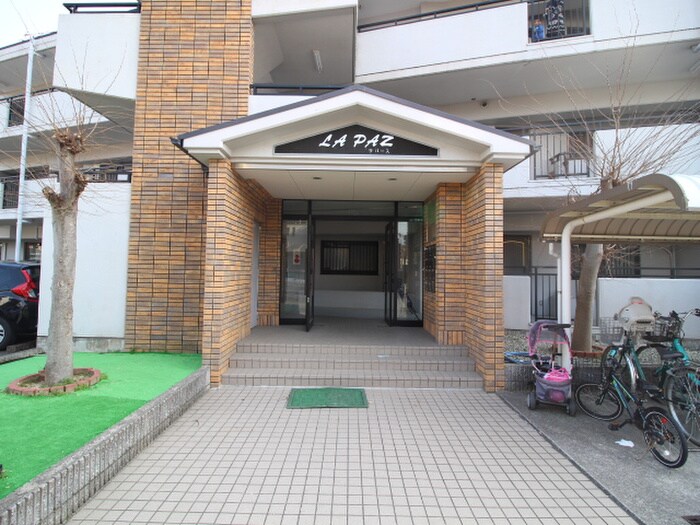 物件外観写真2　(エントランス部分)