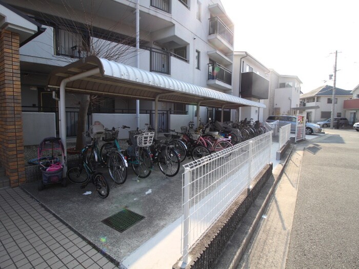 物件外観写真3　(駐輪場)