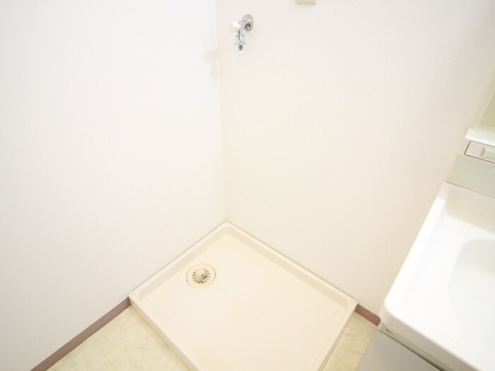 物件内観写真16　(洗濯機置場)