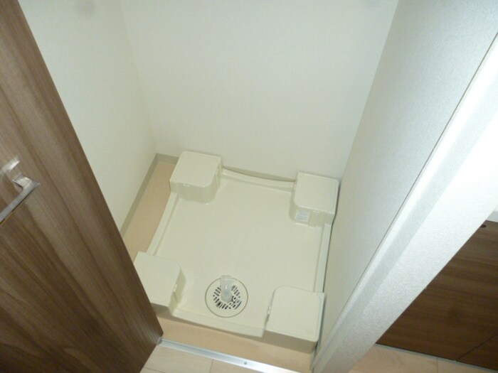 物件内観写真8　(洗濯機置場)