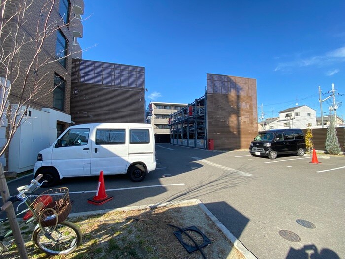 物件外観写真6　(駐車場)