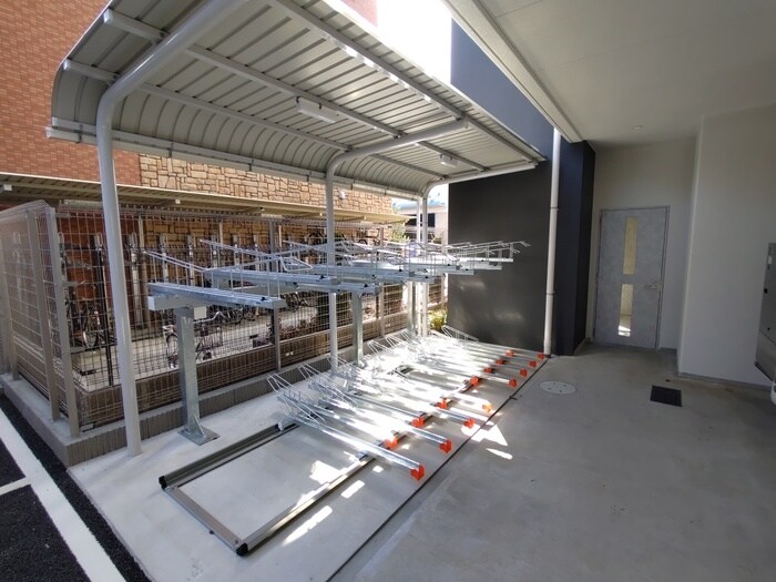 物件外観写真5　(駐輪場)