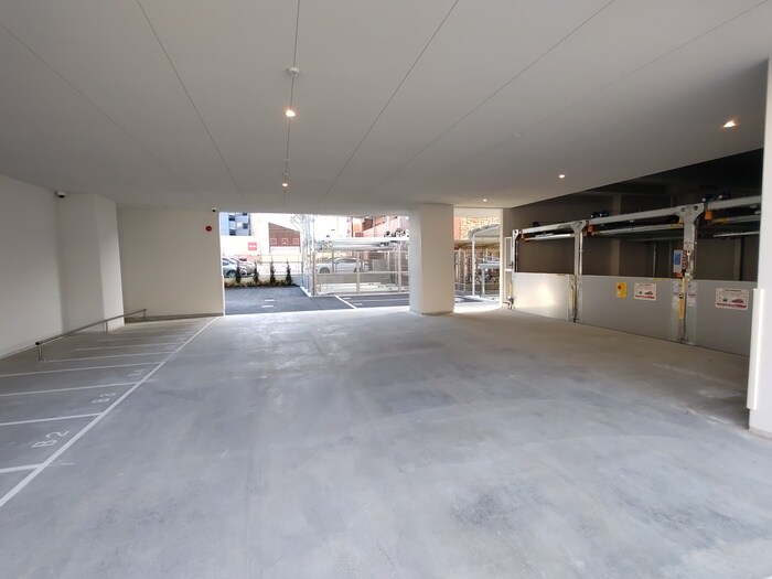 物件外観写真6　(駐車場)