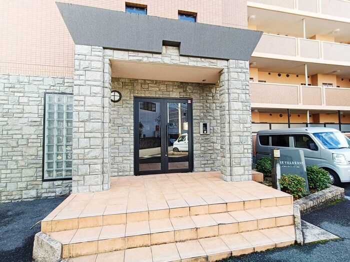 物件外観写真4　(エントランス部分)