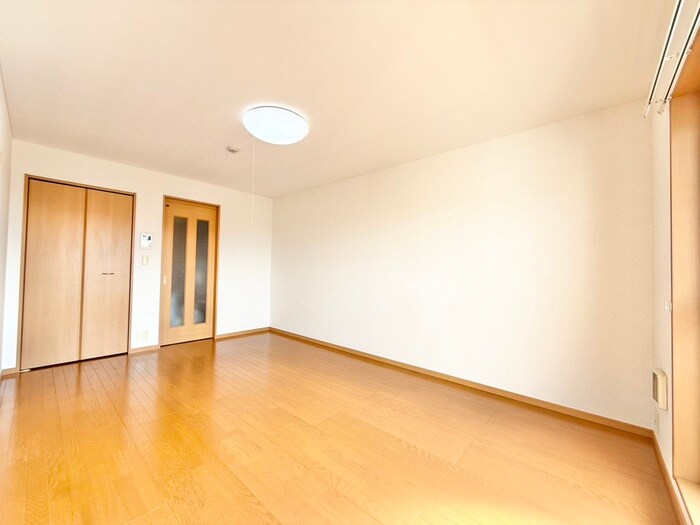 物件内観写真10　(居室)