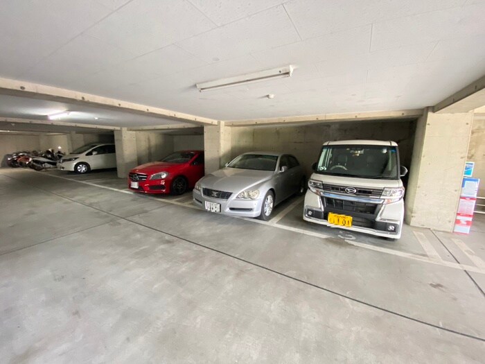 物件外観写真2　(駐車場)