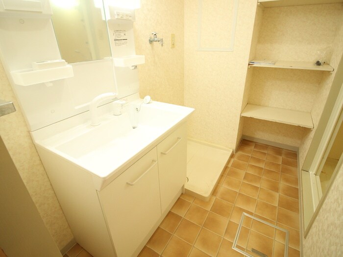 物件内観写真7　(洗濯機置場)