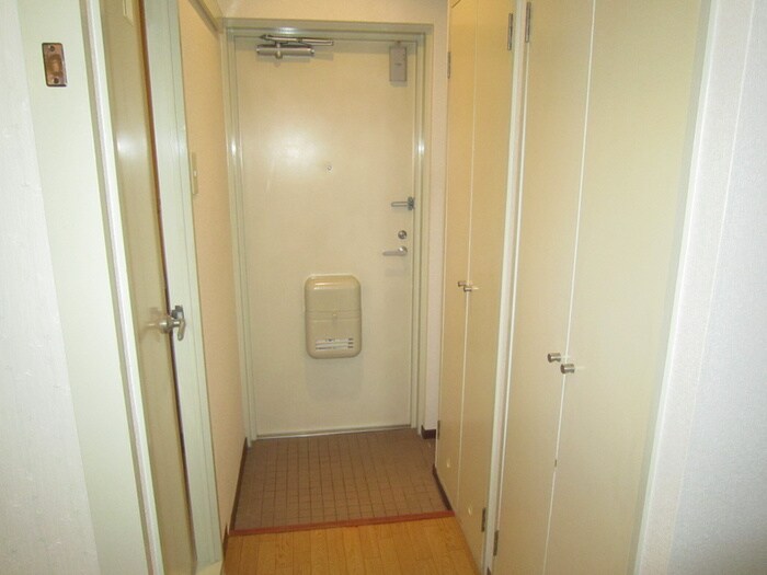 物件内観写真12　(玄関)