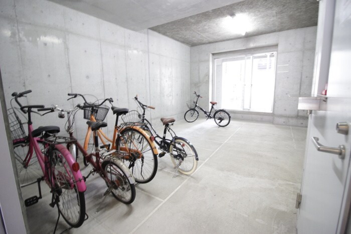 物件外観写真4　(駐輪場)