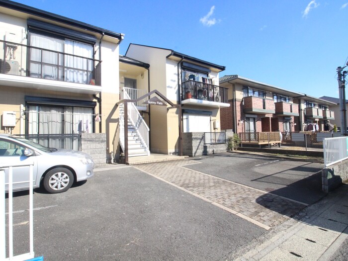 物件外観写真3　(駐車場)