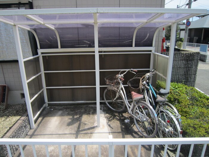 物件外観写真5　(駐輪場)