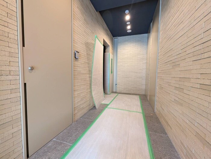 物件外観写真5　(エントランス部分)