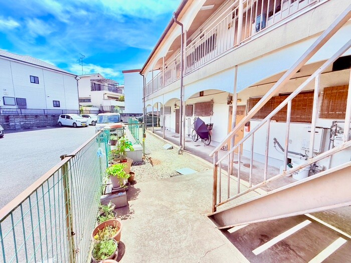 物件外観写真4　(エントランス部分)