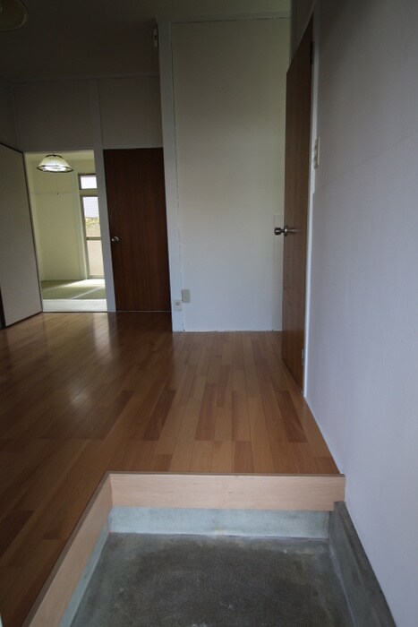 物件内観写真16　(玄関)