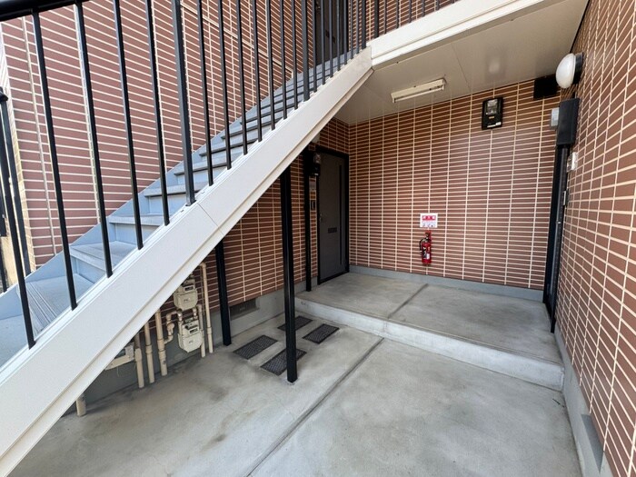 物件外観写真4　(エントランス部分)