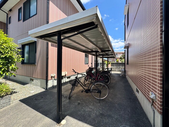 物件外観写真5　(駐輪場)