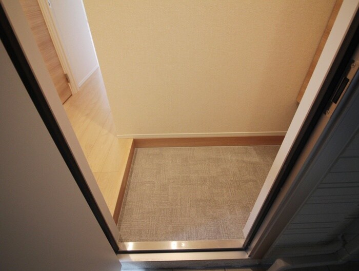 物件内観写真7　(玄関)