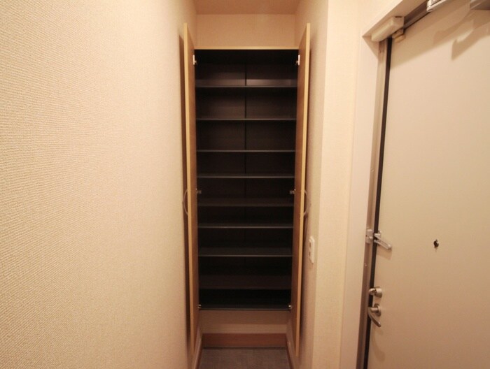 物件内観写真8　(靴箱)