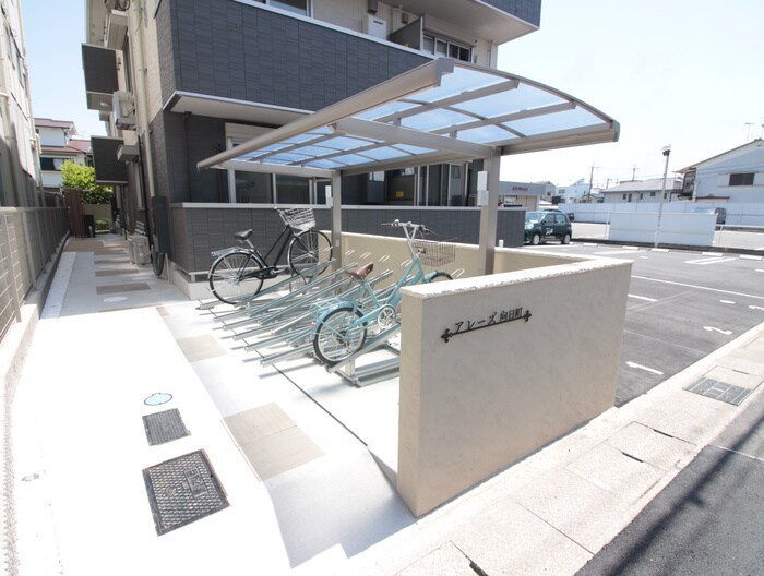 物件外観写真4　(駐輪場)