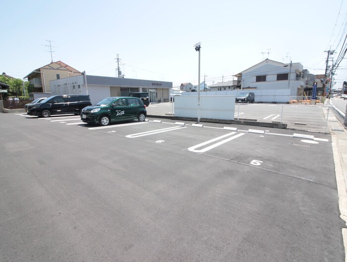物件外観写真5　(駐車場)