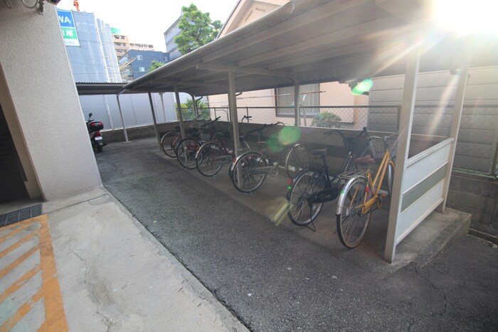 物件外観写真3　(駐輪場)