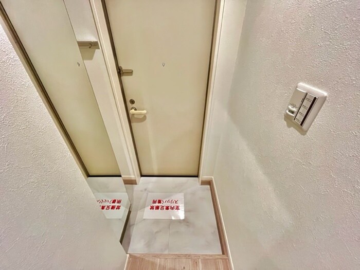 物件内観写真12　(玄関)