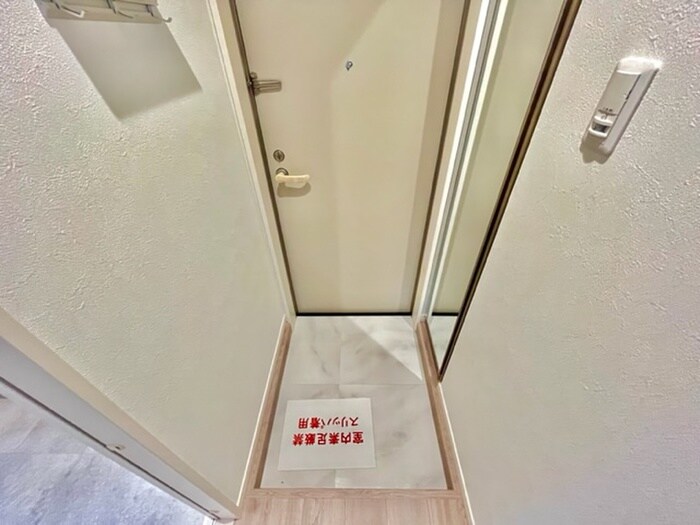 物件内観写真12　(玄関)