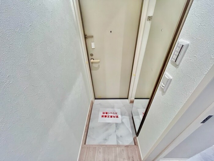 物件内観写真12　(玄関)