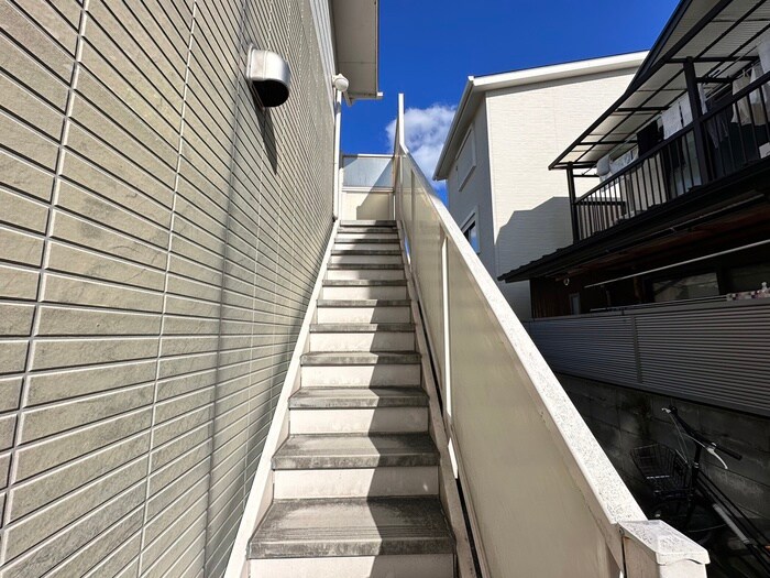 物件外観写真5　(エントランス部分)