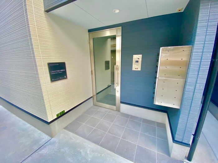 物件外観写真6　(エントランス部分)