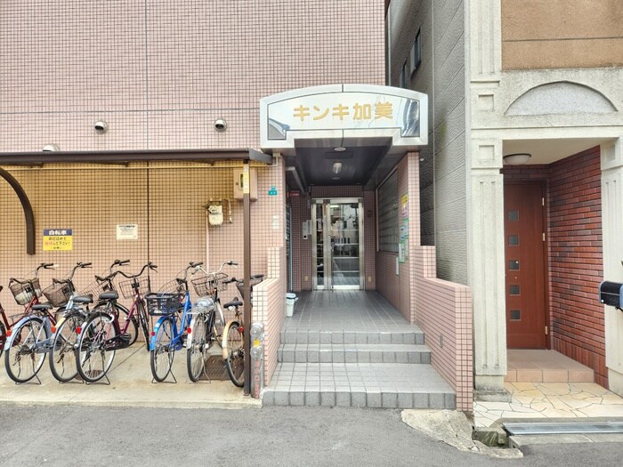 物件外観写真2　(エントランス部分)