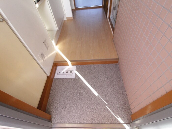 物件内観写真17　(玄関)