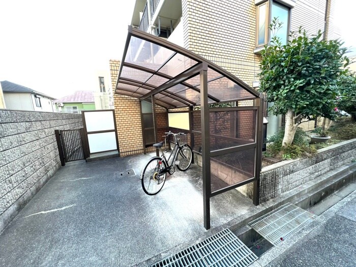 物件外観写真3　(駐輪場)