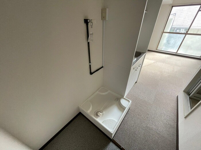 物件内観写真15　(洗濯機置場)