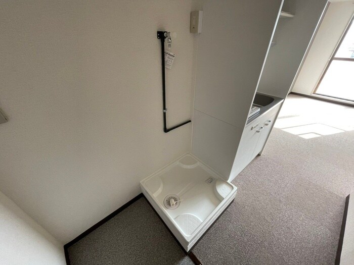 物件内観写真15　(洗濯機置場)