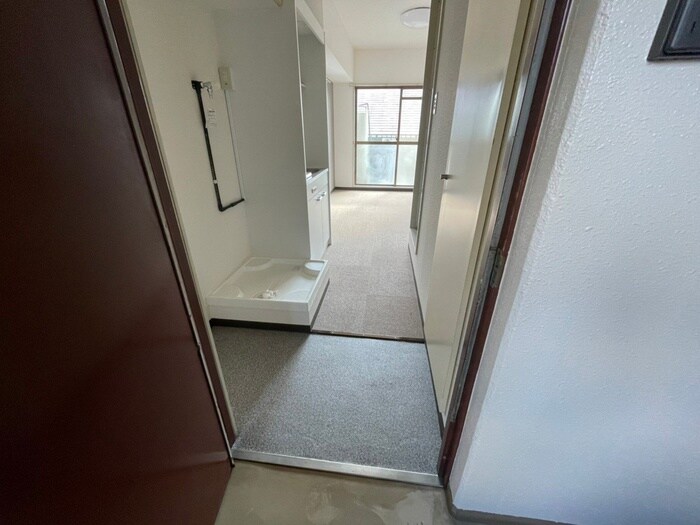 物件内観写真17　(玄関)