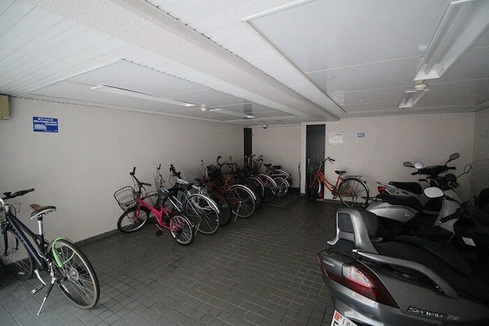 物件外観写真6　(駐輪場)