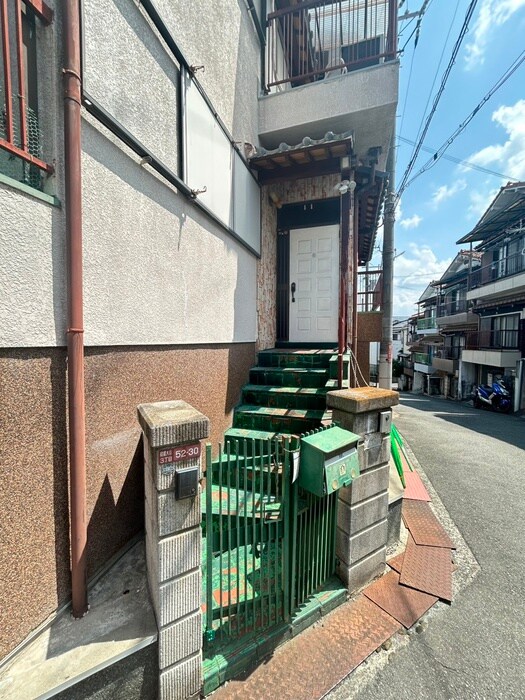 物件外観写真4　(エントランス部分)