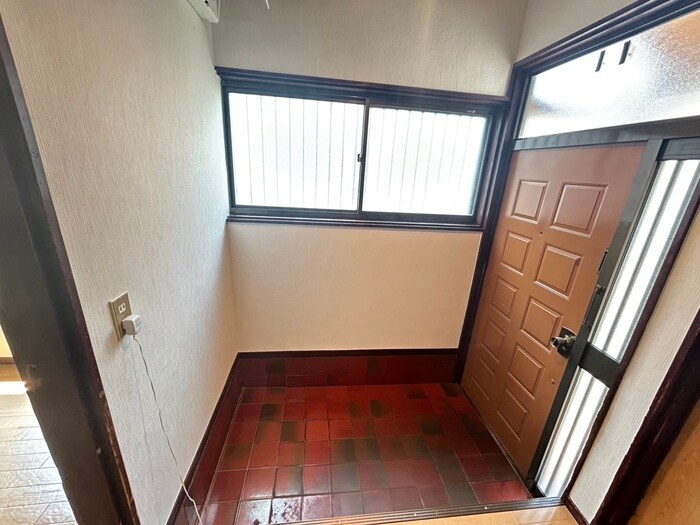 物件内観写真18　(玄関)