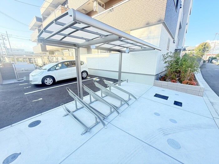 物件外観写真4　(駐輪場)