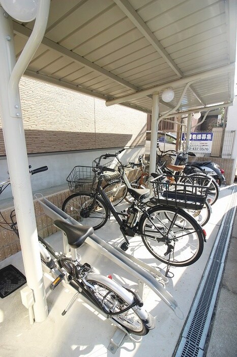 物件外観写真5　(駐輪場)