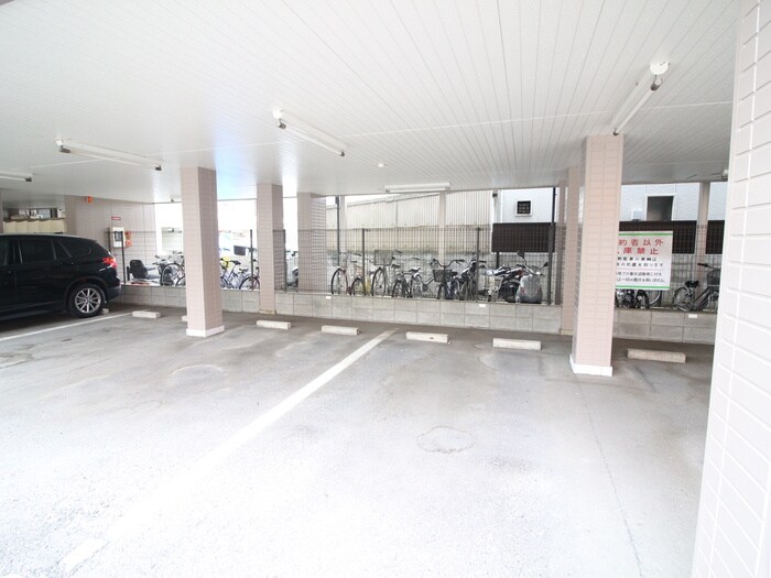 物件外観写真2　(駐車場)