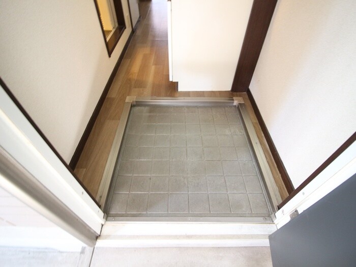 物件内観写真8　(玄関)