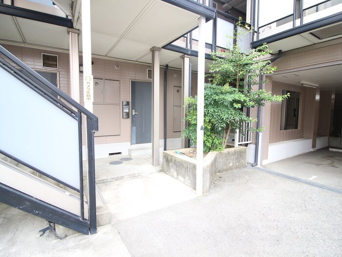 物件外観写真4　(エントランス部分)